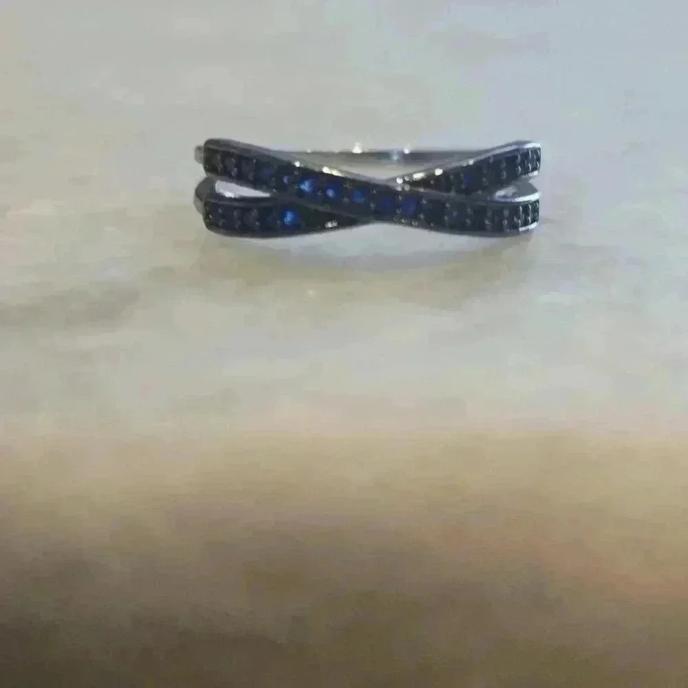 Blue Zircon Crisscross Ring Size 9 New - Picture 7 of 8